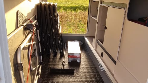 2026 NIEUW! – 🚐 LMC Splinternieuwe ruime half-integraal voor 4 personen