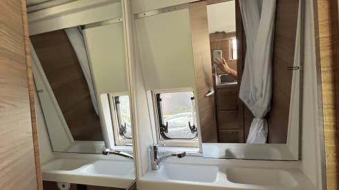 Campervan met pop up daktent – 4p Fiat bus uit 2026