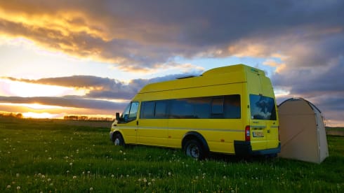 FESTIVALBUS – Converted "FESTIVALBUS" for 5 people! (2012 Ford Transit)