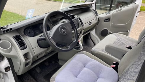 BuZz Lightyear – Opel vivaro 1.9 sdi compact camper