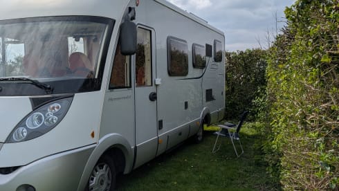 Goed uitgeruste 4 persoons Hymer met airco – 4-person Hymer integrated from 2008