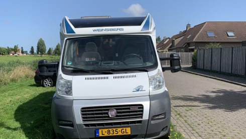 “De Zeeuwse Parel” – luxury 2-person camper for rent