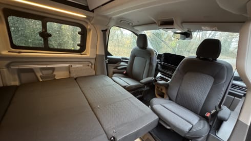 Nuggie – Fourgon aménagé Ford Nugget '25 bien conçu avec 4 couchages confortables