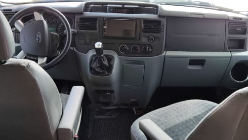 ROLLER TEAM FREEZ – FORD 4 + 1 beds and DOUBLE CLIMATE