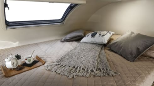 Rory – 6 Berth 5 Belted Seat 2023 Autoroller 746 - C1 License