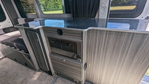Ruby – Luxury Peugeot Camper