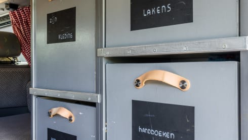Menoenie – 4-person Volkswagen camper van