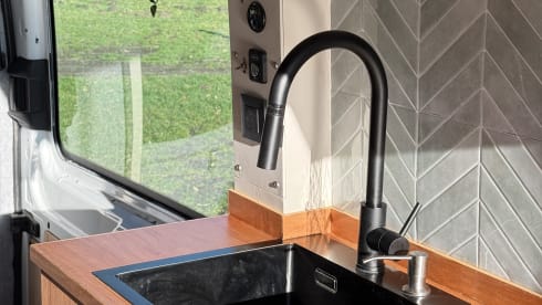 Omgebouwde (2025) offgrid bus