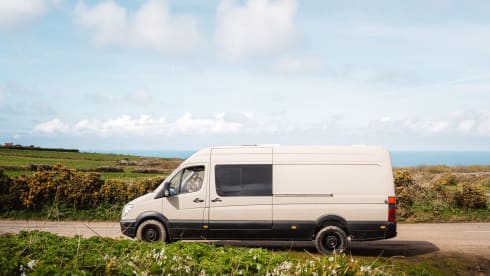 Olive – Mercedes-Benz Sprinter met 2 slaapplaatsen