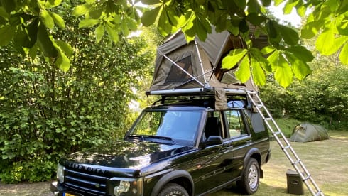 WOLF V8 – Adventure & freedom with a Land Rover with roof tent!