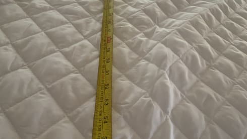 Aisholpan – Comfortabele Adria Vision met 4 slaapplaatsen voor reisplezier in alle weersomstandigheden.