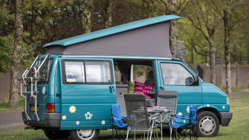 Happy - Cozy and robust VW T4 California with sleeping roof