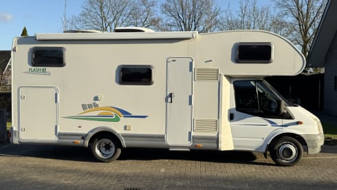 6p Chausson Flash 07 (air conditioning, TV, Apple CarPlay)