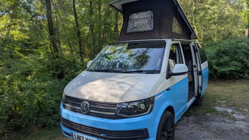 Colin – VW campervan, pop-top 4 berth