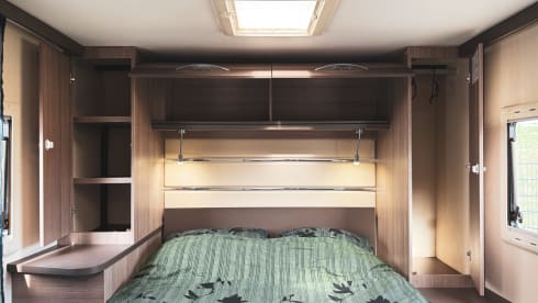 4p Chausson met queensbed en hefbed