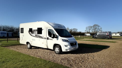 GoCampa – 4 Berth Fully Equipped Motorhome *Insurance included*