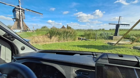 Nieuwe, ruime en complete camper voor 4 personen