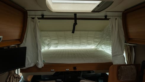 Spacious 6-person family camper