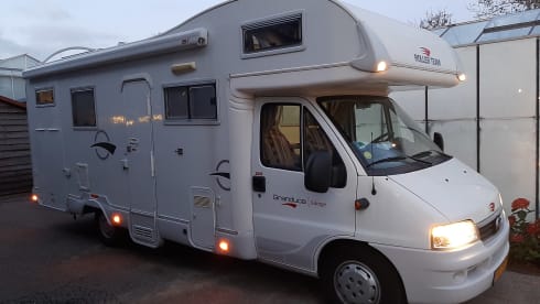 Fijne ruime camper 2 tot 6 persoons