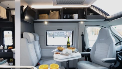 2p Adria Mobil bus uit 2025