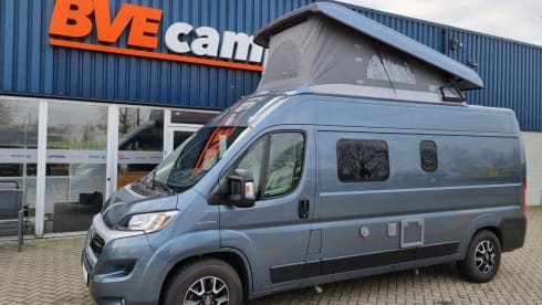 De Grijze XL – Hymer Bus Camper. 4 pers. Automatic 2020