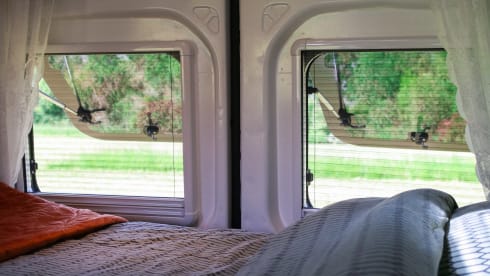 Atmospheric off-grid 2p camper bus *new*