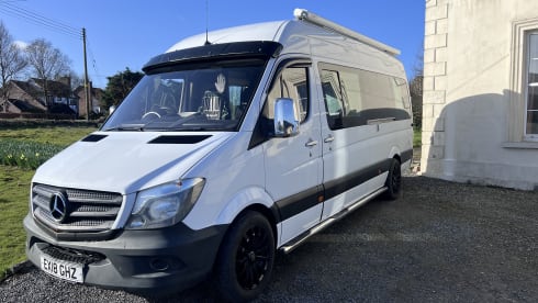 4 berth Mercedes-Benz bus from 2018