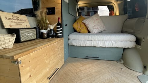 Nissan Elgrand – Cosy and Stylish Camper