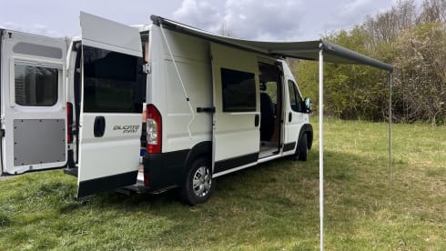 Compact Fiat Ducato Camper (2p) - Comfort & Freedom!
