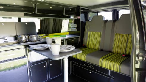 Cruisin-Camper – VW Transporter 2018 T6 – 4 berth 