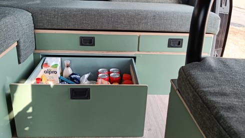 VW Bussy – Volkwagen T5 with outdoor kitchen