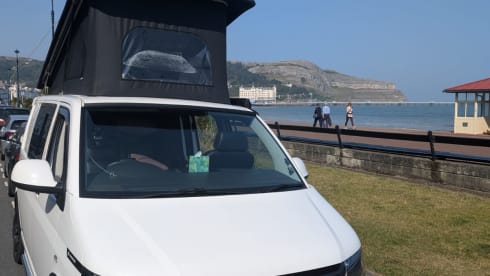 Great value cheapest on Goboony – Great looking Vw campervan 4 birth with awning 