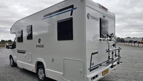 Rimor has it. –     La Grande Fuga – Spazioso camper familiare a 6 posti letto