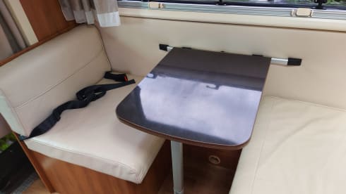 Nice spacious camper with all the necessary amenities