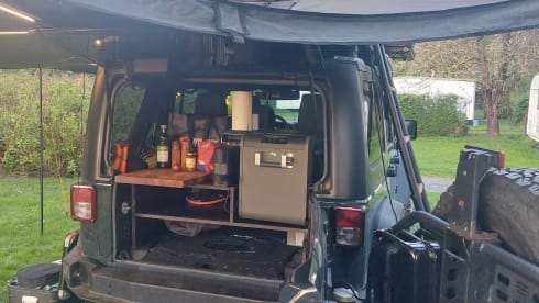 W R A N G L E R . – Jeep Wrangler Rubicon avec remorque tout-terrain en option RS Camp ES-3 (<750 kg)