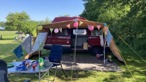 Spacious Retro Volkswagen T3 fully equipped