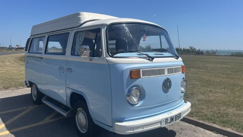 Betsy –  Classic VW Bay campervan Betsy 