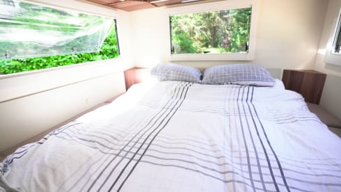 Roscoe – Luxury motorhome - sleeps 6 - Includes Insurance