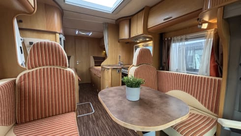 4p Renault semi-integrated uit 2009