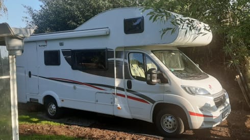 Sunlight A72 – Ideal spacious and neat alcove family camper.