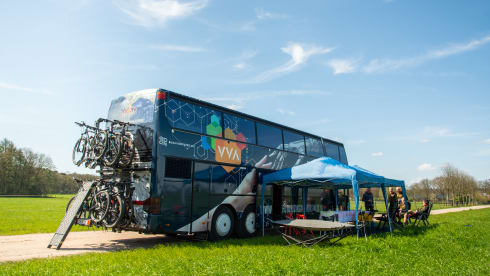 busavonturen – An 8-person touring car camper for your travel adventure