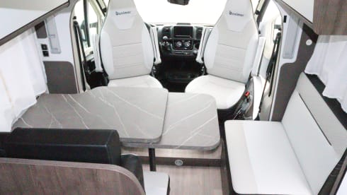 Lokatena – New Benimar Bel Air, semi-integrated with 5 seats and 5 beds