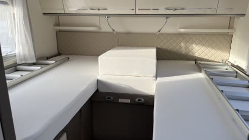 Van 337 – 3p Carado bus from 2024