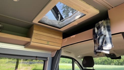 Roze Roadtripper – Camping-car bus modulable pour 4 personnes 