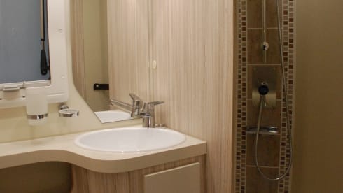 MOOIE CAMPER – > Almost new, Luxury, Complete, Camper for 2-4p