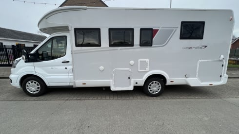 Loft On Wheels 5.0 – Recent automatic camper for 4 people