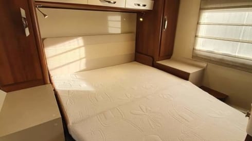 Start your freedom – Spacious MC Louis Sovereign 80 Semi-Integral