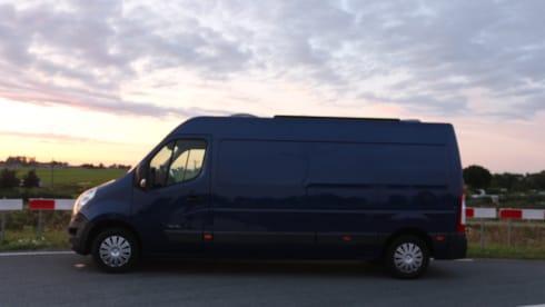 Henk – Unique Renault Master camper, equipped for a new adventure 