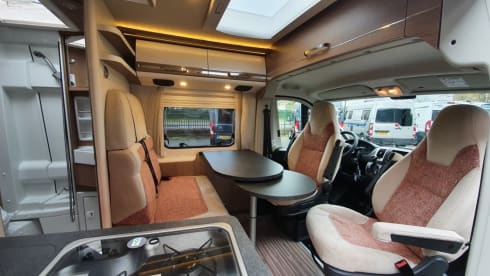Freedom and enjoyment with our compact Malibu Buscamper (160 HP automatic)