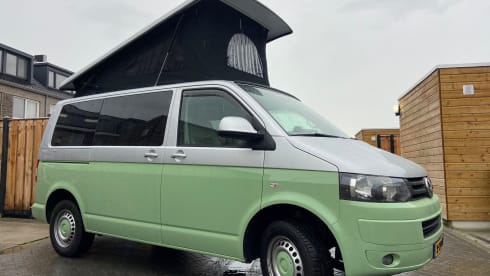 “Pomme” – 4p Volkswagen bus from 2023